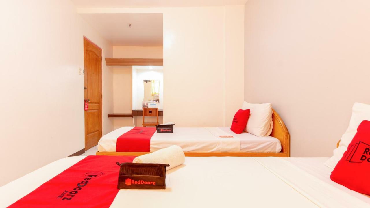 Reddoorz @ Paterno Street Tacloban Hotel Exterior photo