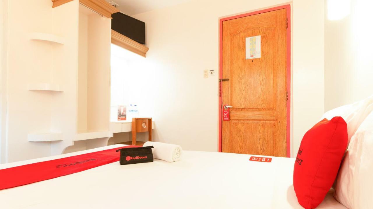 Reddoorz @ Paterno Street Tacloban Hotel Exterior photo