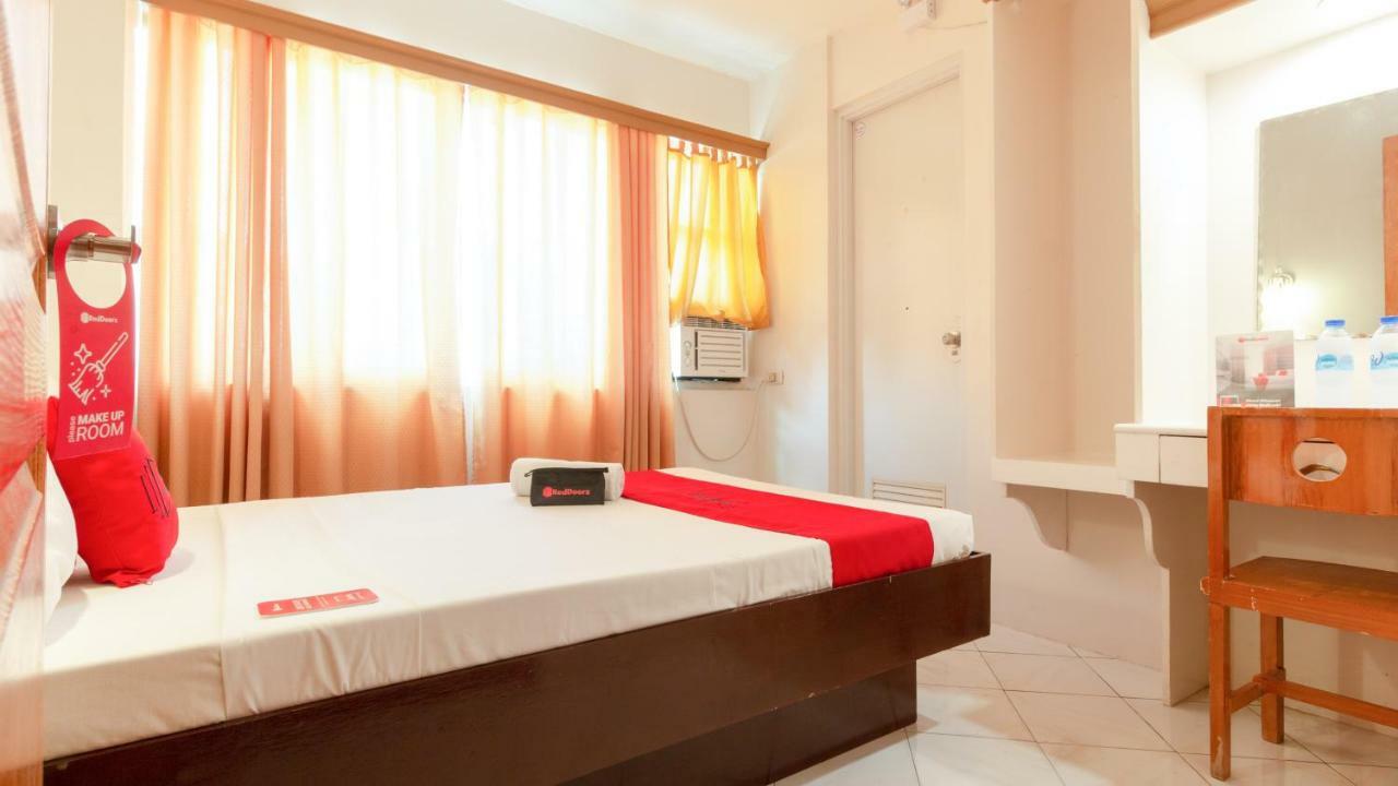 Reddoorz @ Paterno Street Tacloban Hotel Exterior photo
