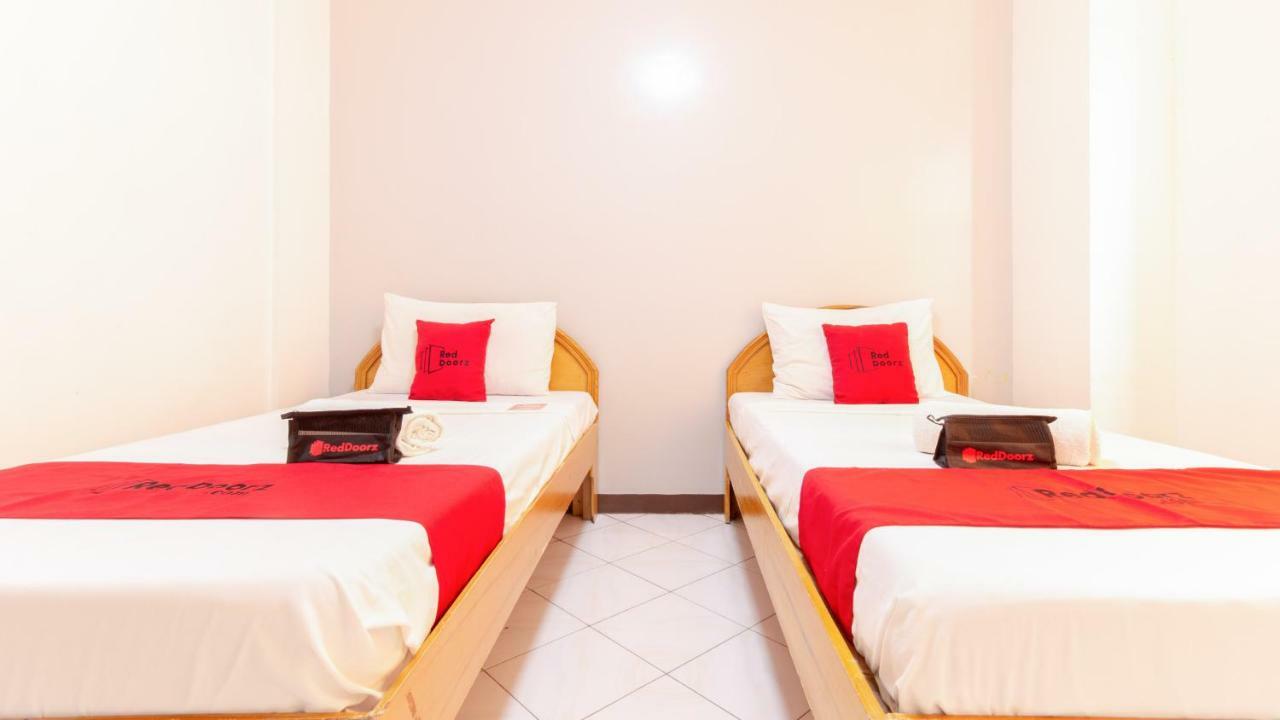 Reddoorz @ Paterno Street Tacloban Hotel Exterior photo