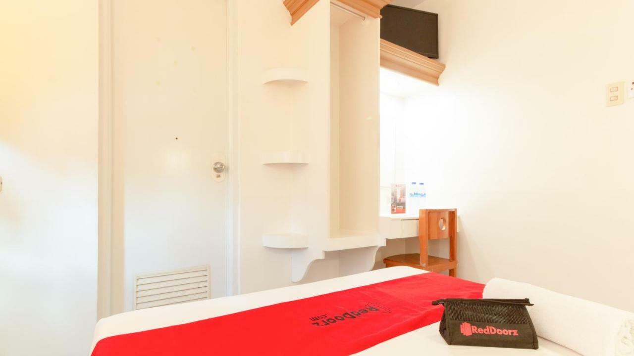Reddoorz @ Paterno Street Tacloban Hotel Exterior photo